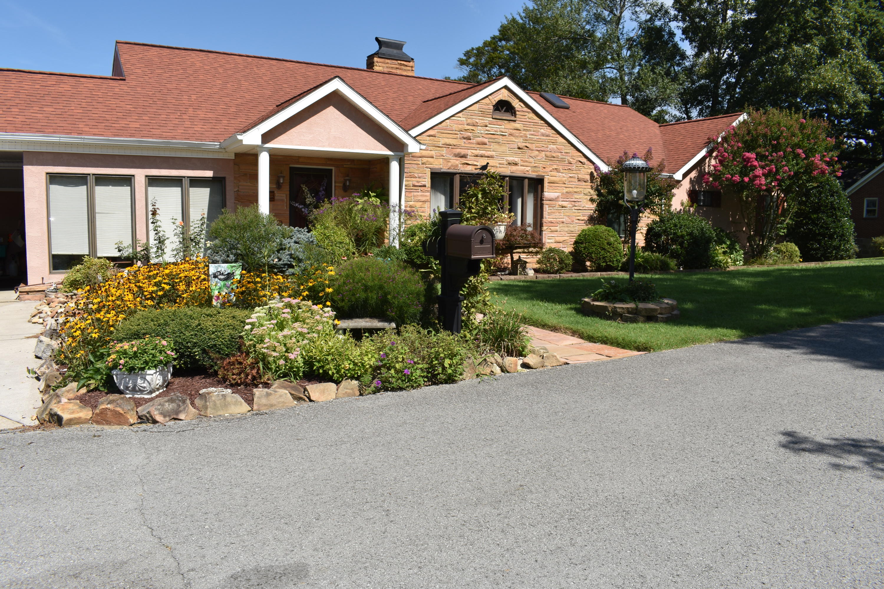 608 Elmwood Road Middlesboro, KY 40965 - Photo 1 of 33 DSC_0038