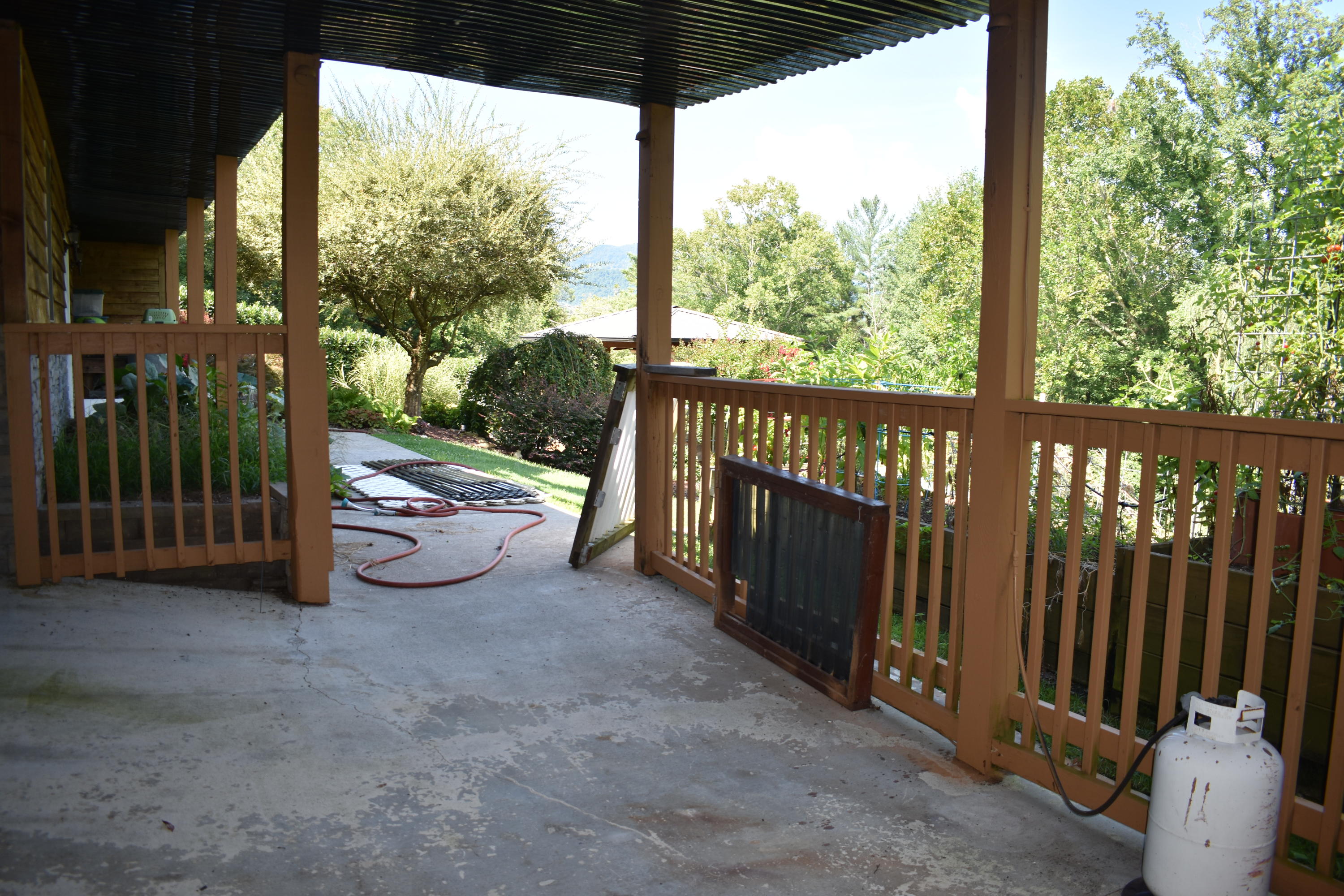608 Elmwood Road Middlesboro, KY 40965 - Photo 3 of 33 DSC_0029