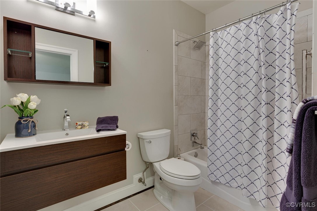 2392 Bel Crest Circle Midlothian, VA 23113 - Photo 29 of 50 a bathroom with a toilet sink vanity and mirror
