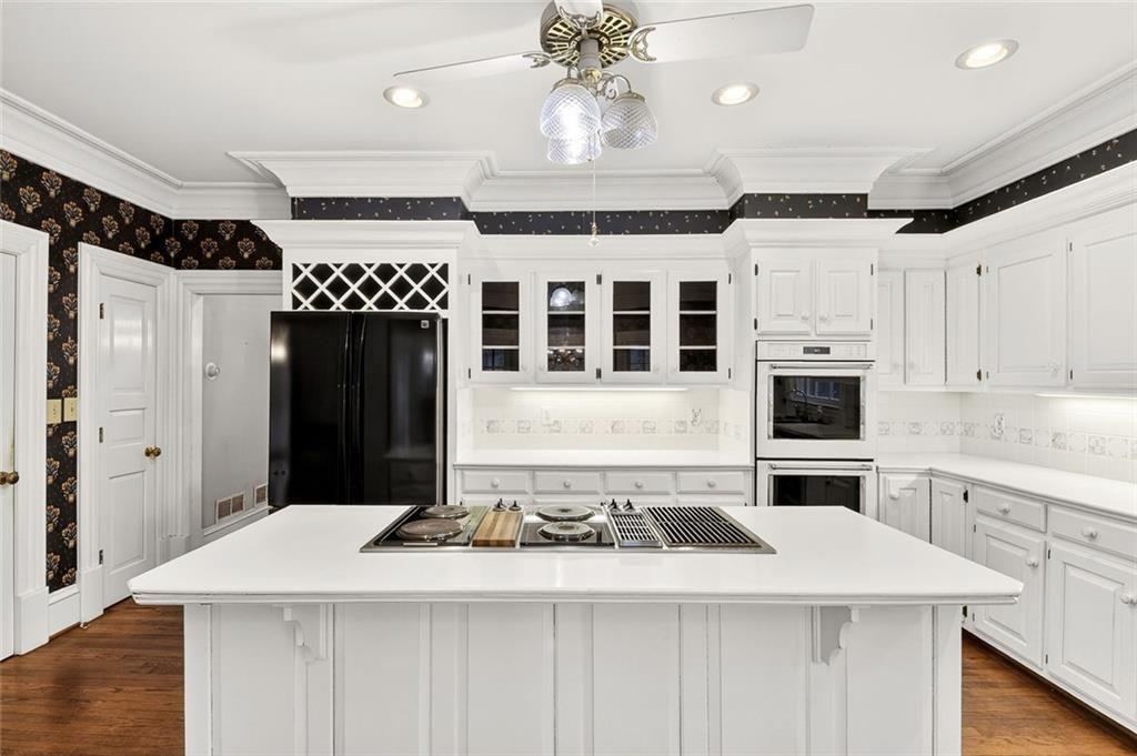 5523 Bahia Mar Circle Smoke Rise, GA 30087 - Photo 46 of 69 a kitchen with a stove a sink and a refrigerator