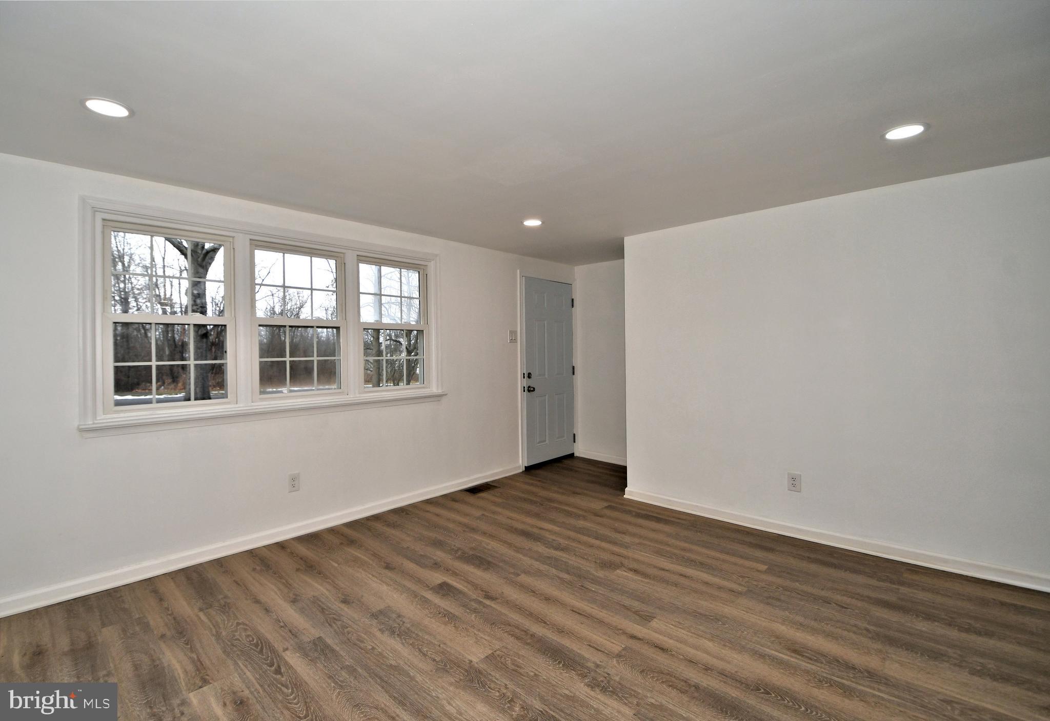 2450 Rhoads Road Gilbertsville, PA 19525 - Photo 8 of 47 Bright & Light Living Room