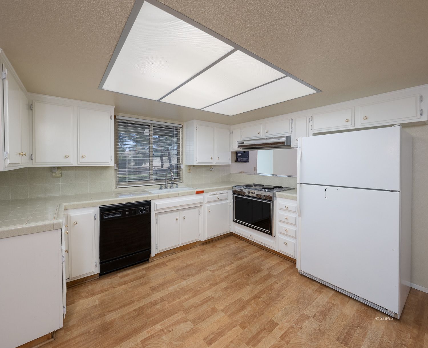 539 West Wasp Avenue Ridgecrest, CA 93555 - Photo 9 of 47
