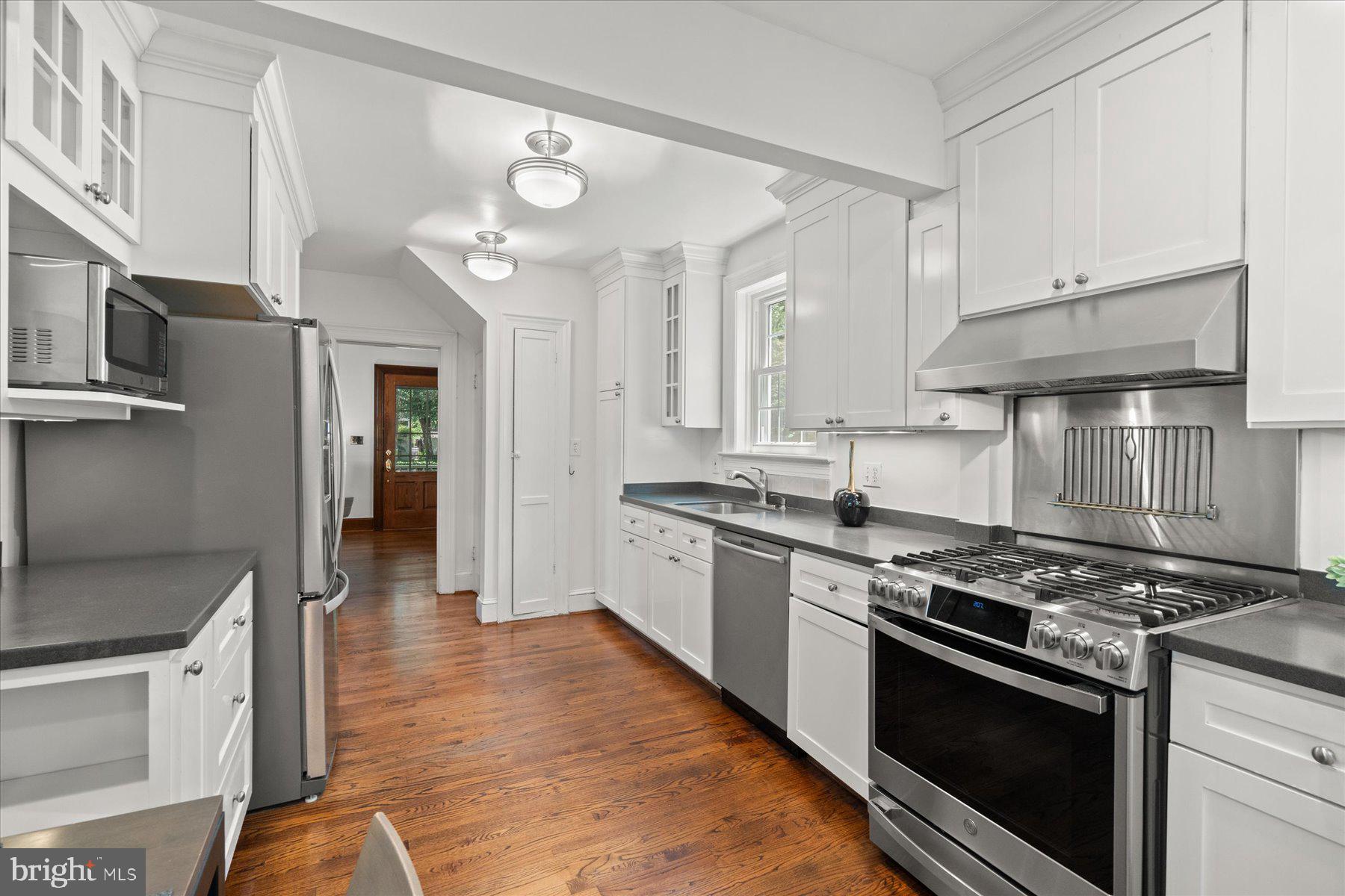 4906 46th Street Northwest Washington, DC 20016 - Photo 10 of 40