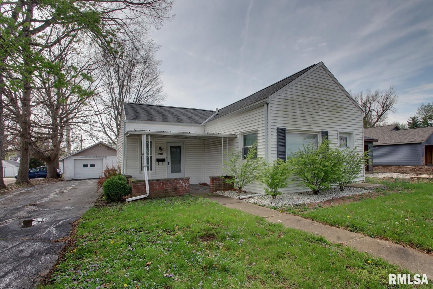 2266 Chestnut Street Quincy, IL 62301 - Photo 1 of 8