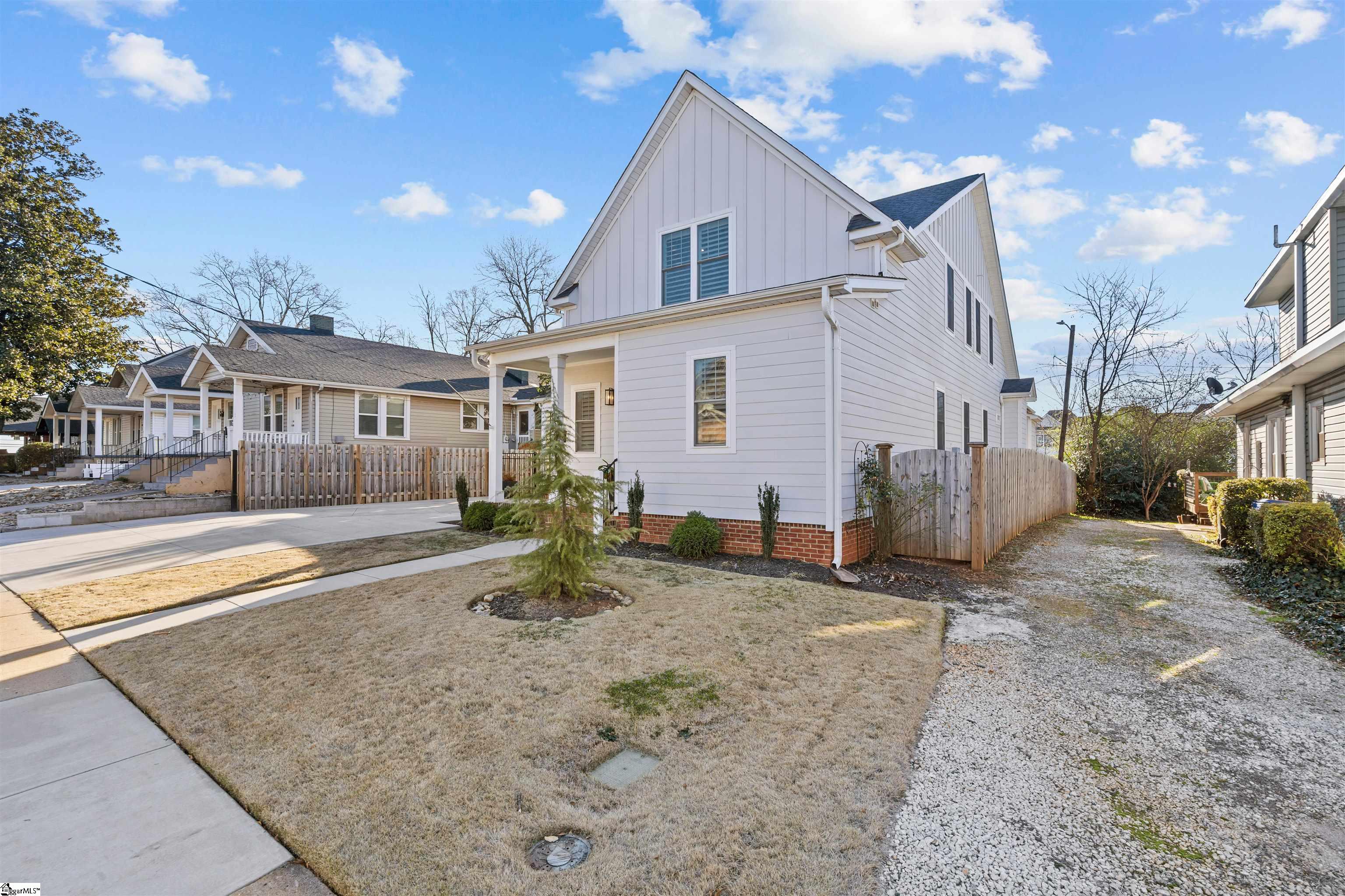 10 Harris Street Greenville, SC 29601 - Photo 4 of 43