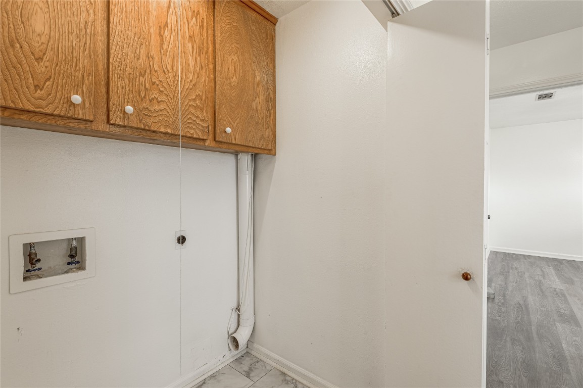 114 Timberline Drive Huntsville, TX 77320 - Photo 21 of 26 a view of cabinets