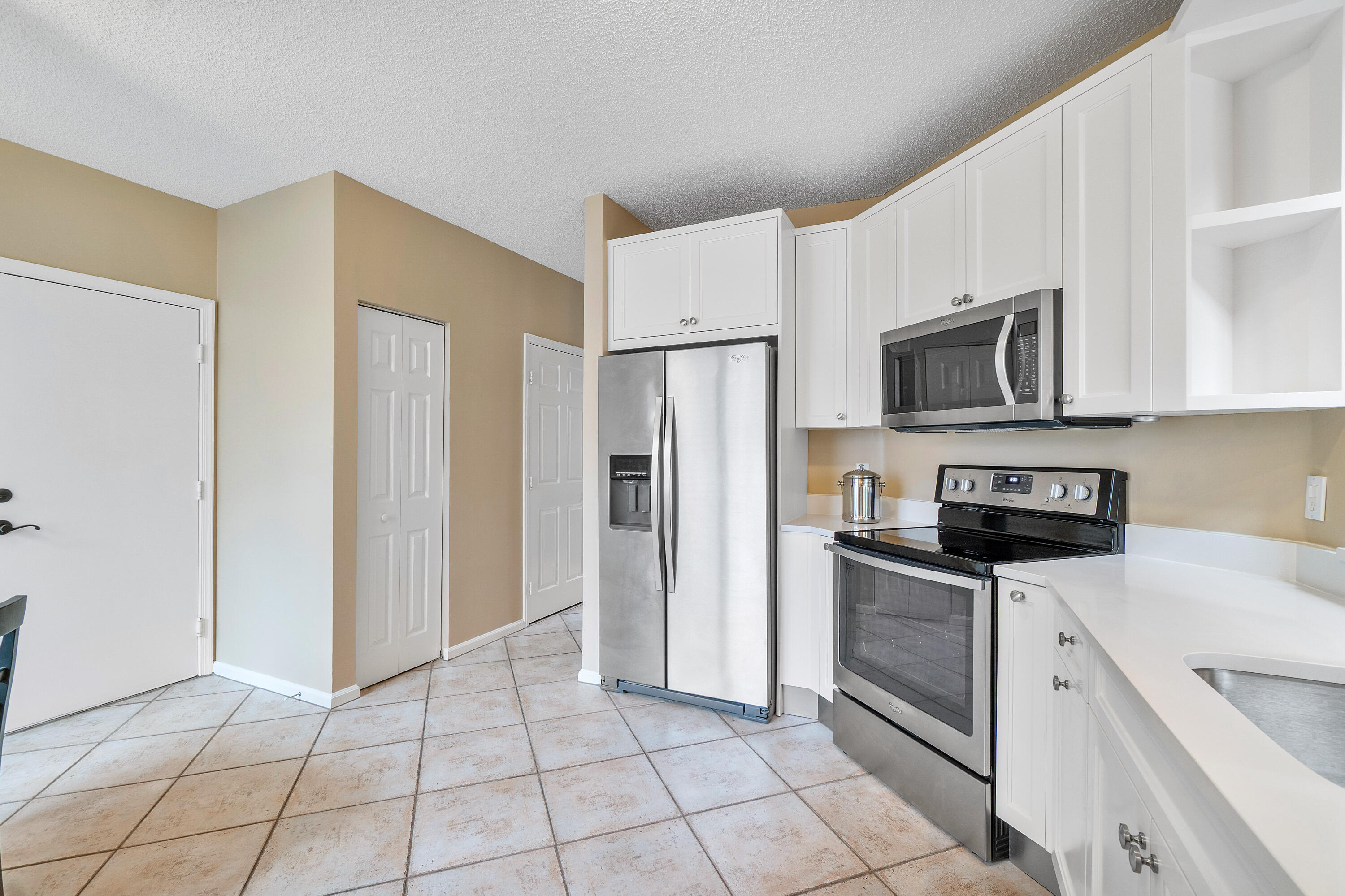 20971 Vía Jasmine, Unit 1 Boca Raton, FL 33428 - Photo 6 of 34 Kitchen