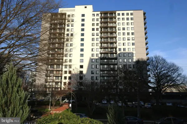 $1,550 | 801 North Pitt Street, Unit 201, Alexandria, VA 22314