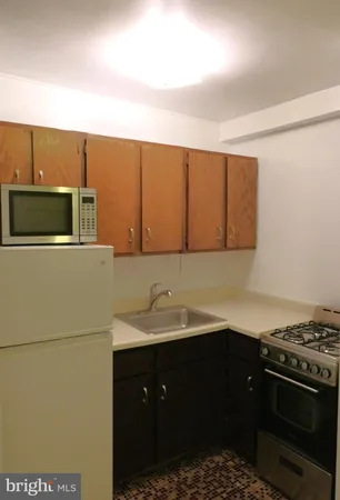 $1,550 | 801 North Pitt Street, Unit 201, Alexandria, VA 22314