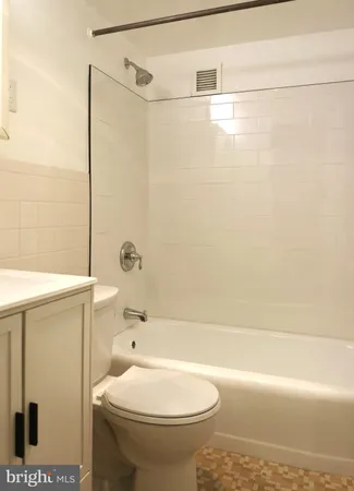 $1,550 | 801 North Pitt Street, Unit 201, Alexandria, VA 22314