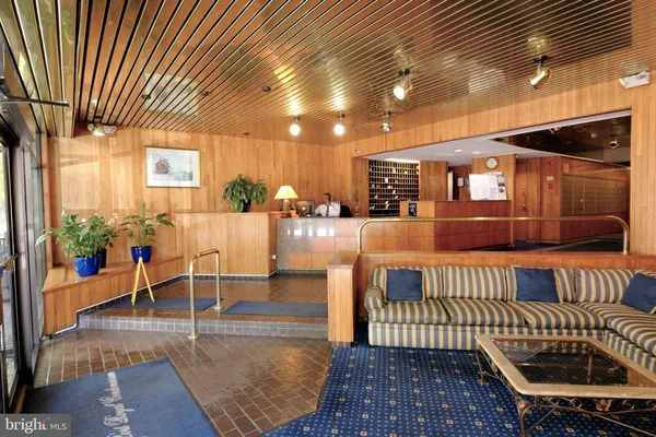 $1,575 | 801 North Pitt Street, Unit 201, Alexandria, VA 22314