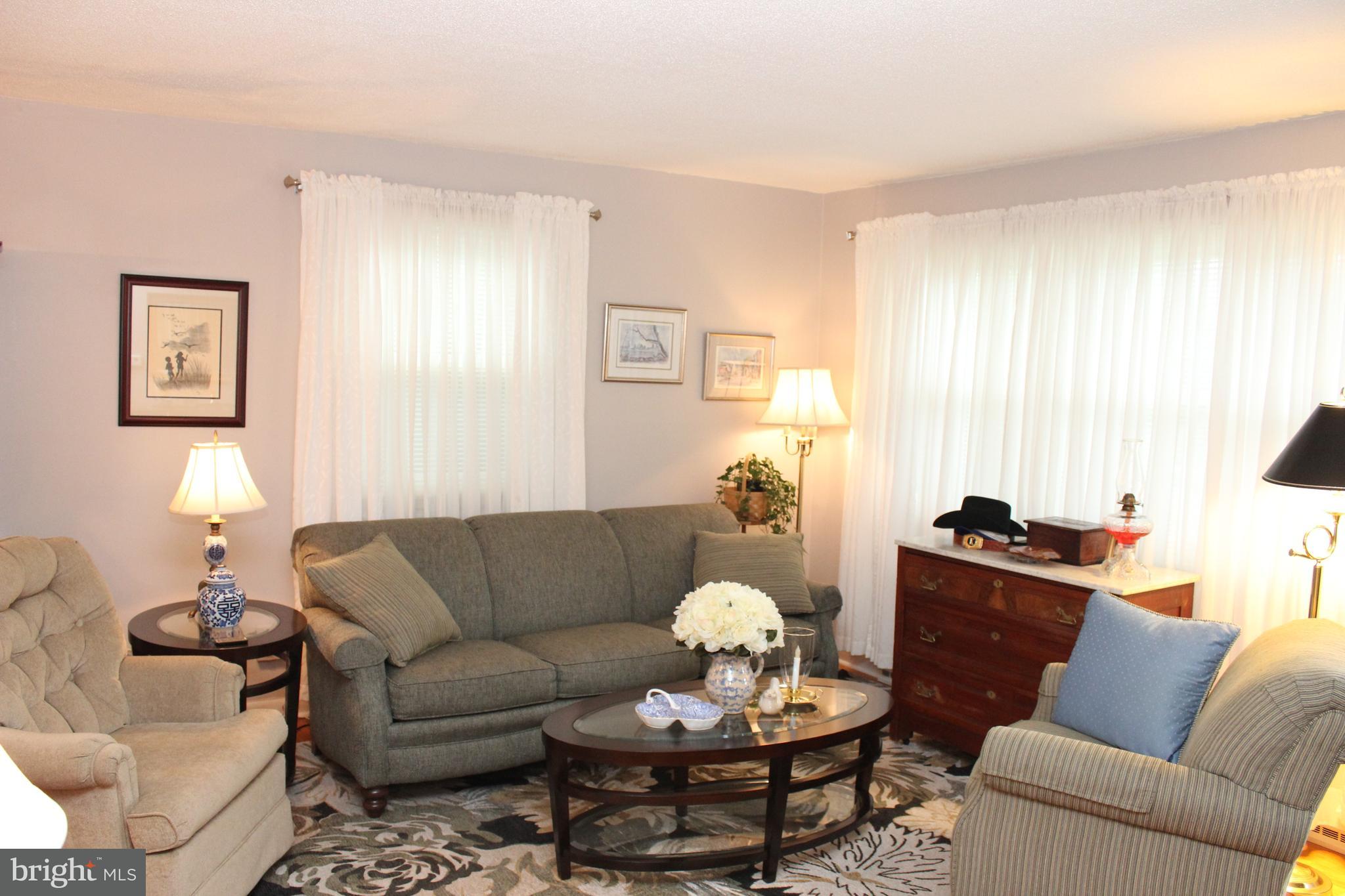 118 Henry Road Enola, PA 17025 - Photo 8 of 22 Living Room