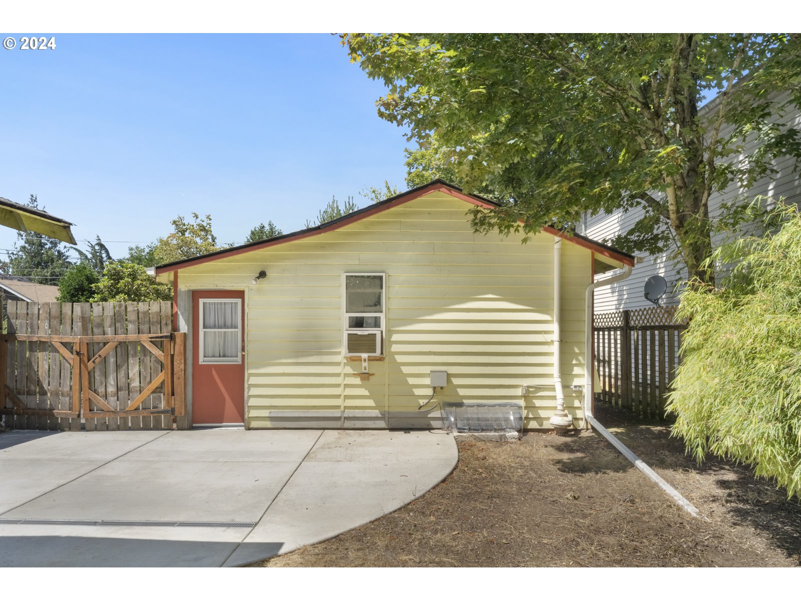 604 Northeast 93rd Avenue Portland, OR 97220 - Photo 27 of 34