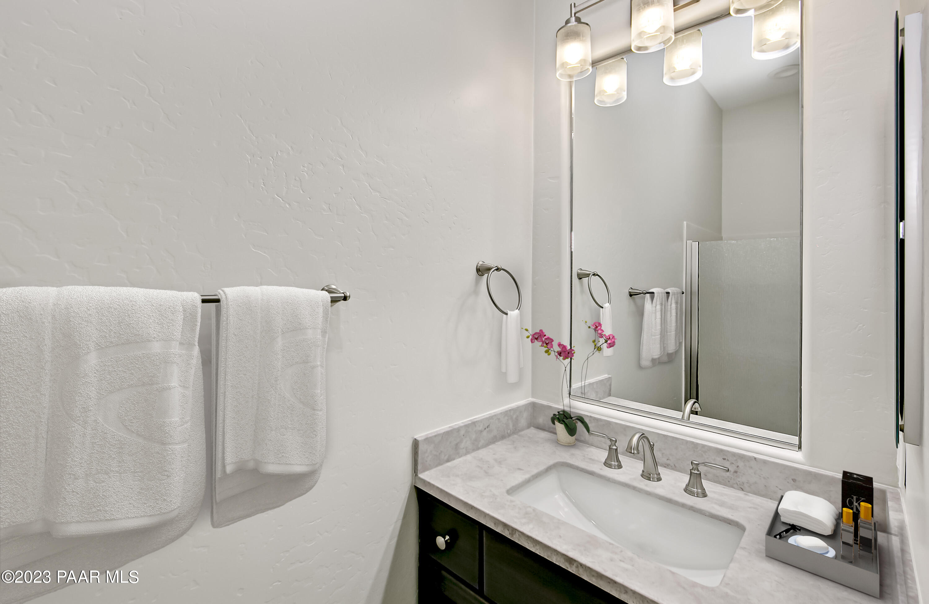 1770 Grandview Road Prescott, AZ 86305 - Photo 28 of 48 Guest Bathroom