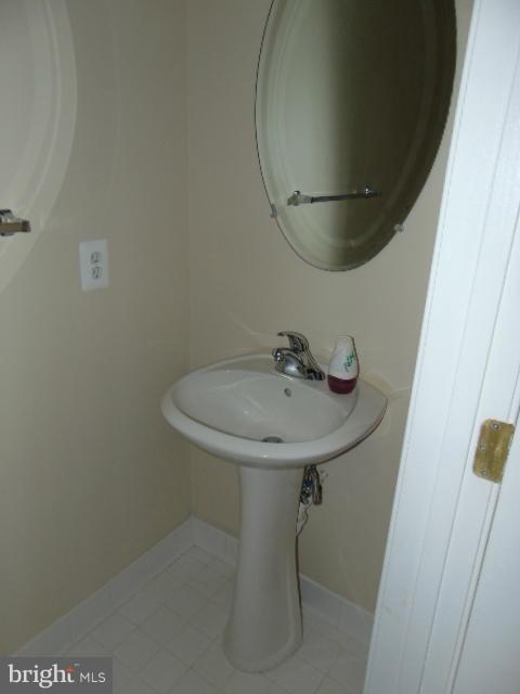 10423 Ridge Landing Place Damascus, MD 20872 - Photo 3 of 17 Bath