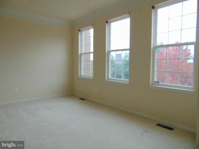 10423 Ridge Landing Place Damascus, MD 20872 - Photo 5 of 17 Living Room