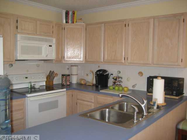 6215 Spring Park Road Clemmons, NC 27012 - Photo 3 of 16 Kitchen.