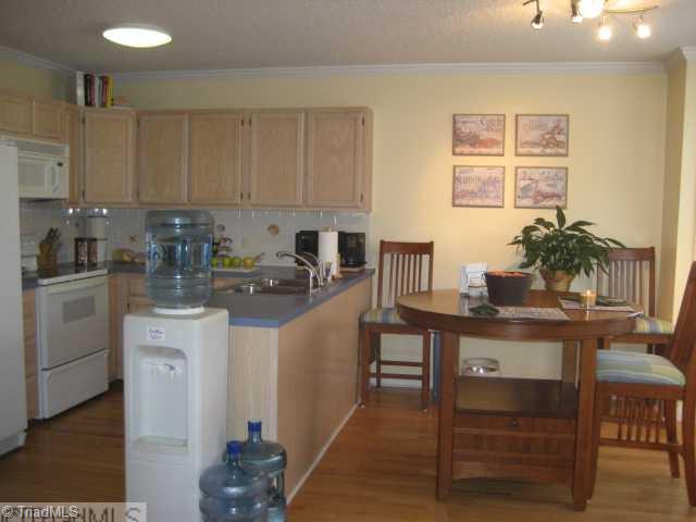 6215 Spring Park Road Clemmons, NC 27012 - Photo 4 of 16 Kitchen.