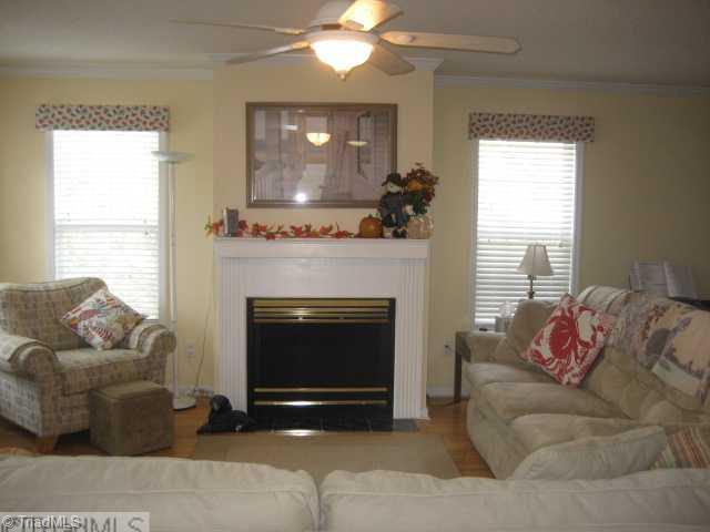 6215 Spring Park Road Clemmons, NC 27012 - Photo 5 of 16 Living Room.