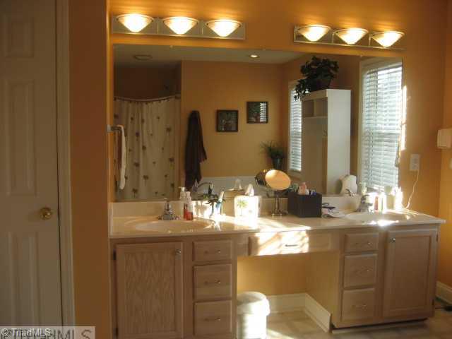 6215 Spring Park Road Clemmons, NC 27012 - Photo 8 of 16 Master Bath/Spa.