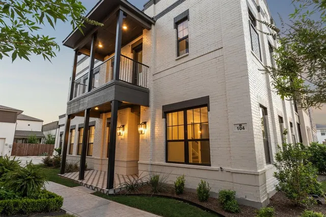 $634,000 | 305 Sunset Lane, Unit 104, Fort Worth, TX 76114