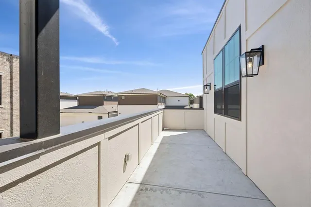 $634,000 | 305 Sunset Lane, Unit 104, Fort Worth, TX 76114