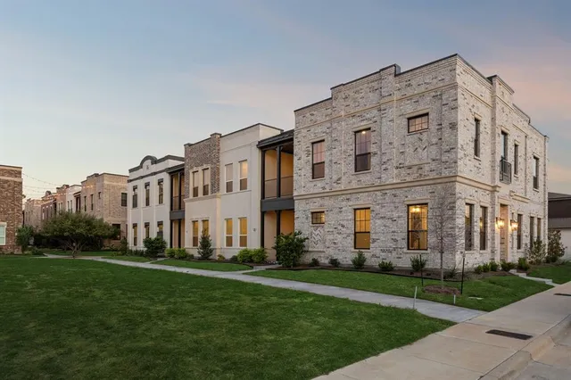 $634,000 | 305 Sunset Lane, Unit 104, Fort Worth, TX 76114