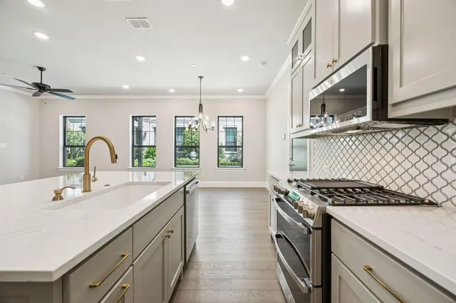 $634,000 | 305 Sunset Lane, Unit 104, Fort Worth, TX 76114