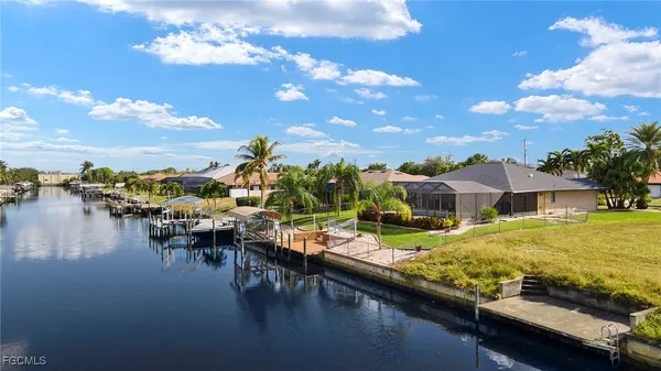 a view of a lake with house