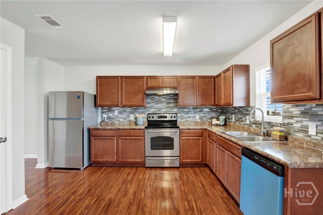 213 Barbour Lane Hinesville, GA 31313 - Photo 10 of 35