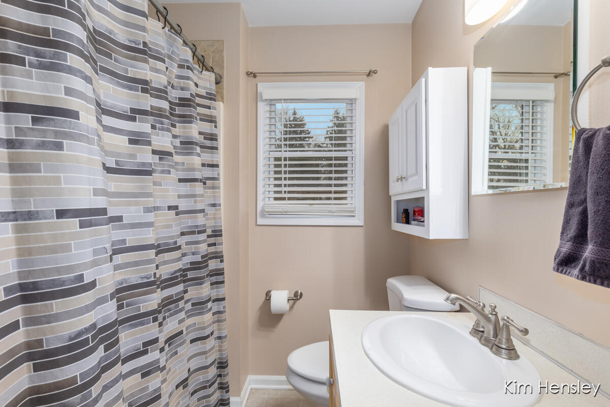 2240 4 Mile Road Northeast Grand Rapids, MI 49525 - Photo 12 of 34 IMG_1011