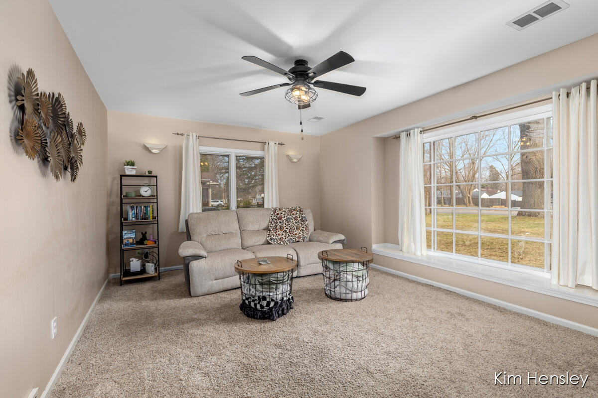 2240 4 Mile Road Northeast Grand Rapids, MI 49525 - Photo 3 of 34 IMG_1002