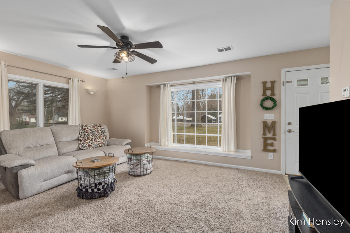 2240 4 Mile Road Northeast Grand Rapids, MI 49525 - Photo 4 of 34 IMG_1003