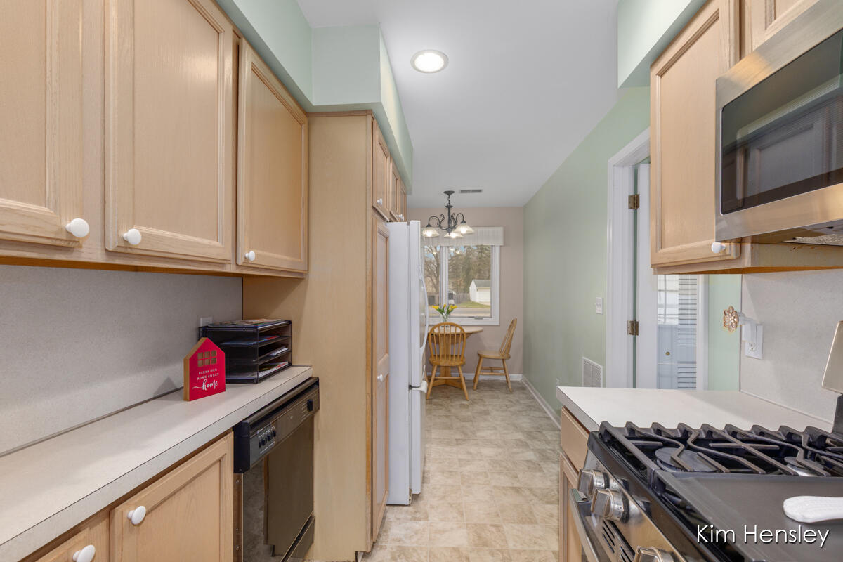 2240 4 Mile Road Northeast Grand Rapids, MI 49525 - Photo 9 of 34 IMG_1008