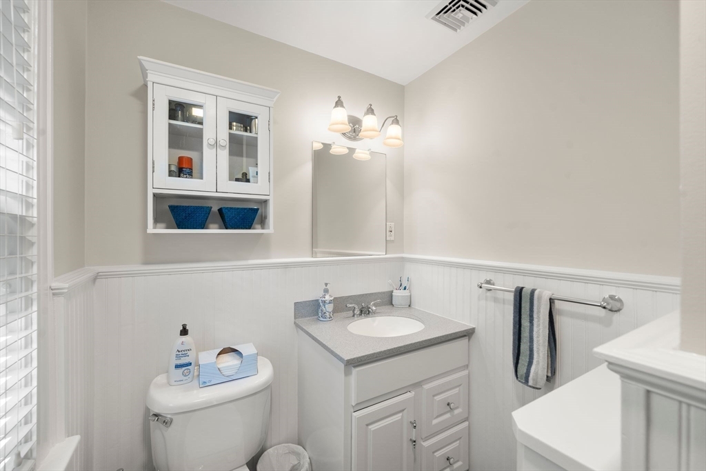 10 Barclay Road Boston, MA 02132 - Photo 24 of 39 Gallery Image 24