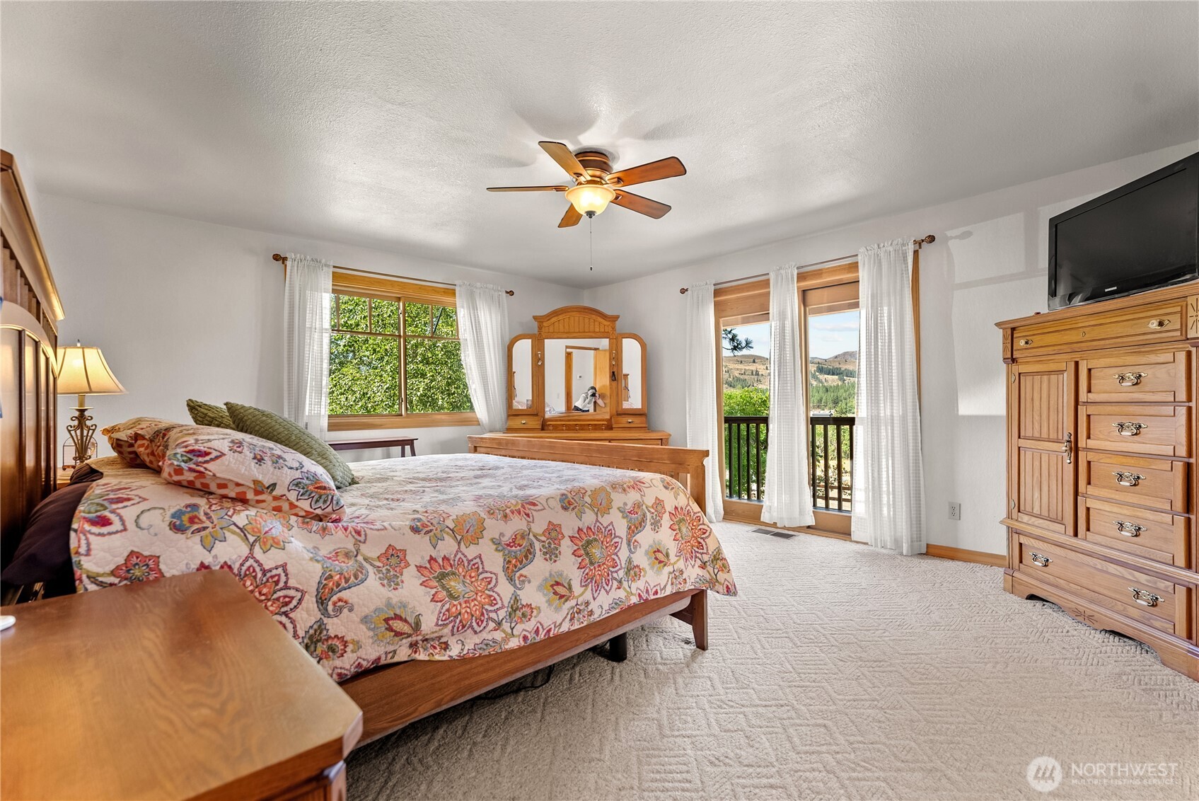 54 Wilson Road Winthrop, WA 98862 - Photo 15 of 40