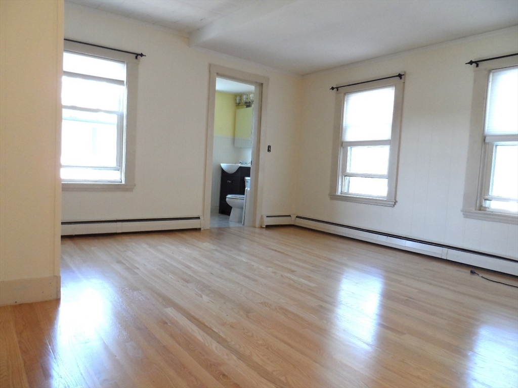 11 Chestnut Street, Unit 2R Wakefield, MA 01880 - Photo 3 of 10