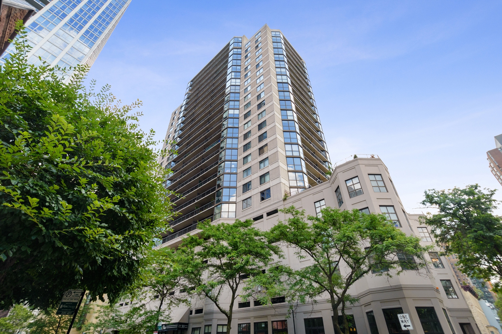 33 West Delaware Place, Unit 19J Chicago, IL 60610 - Photo 1 of 15