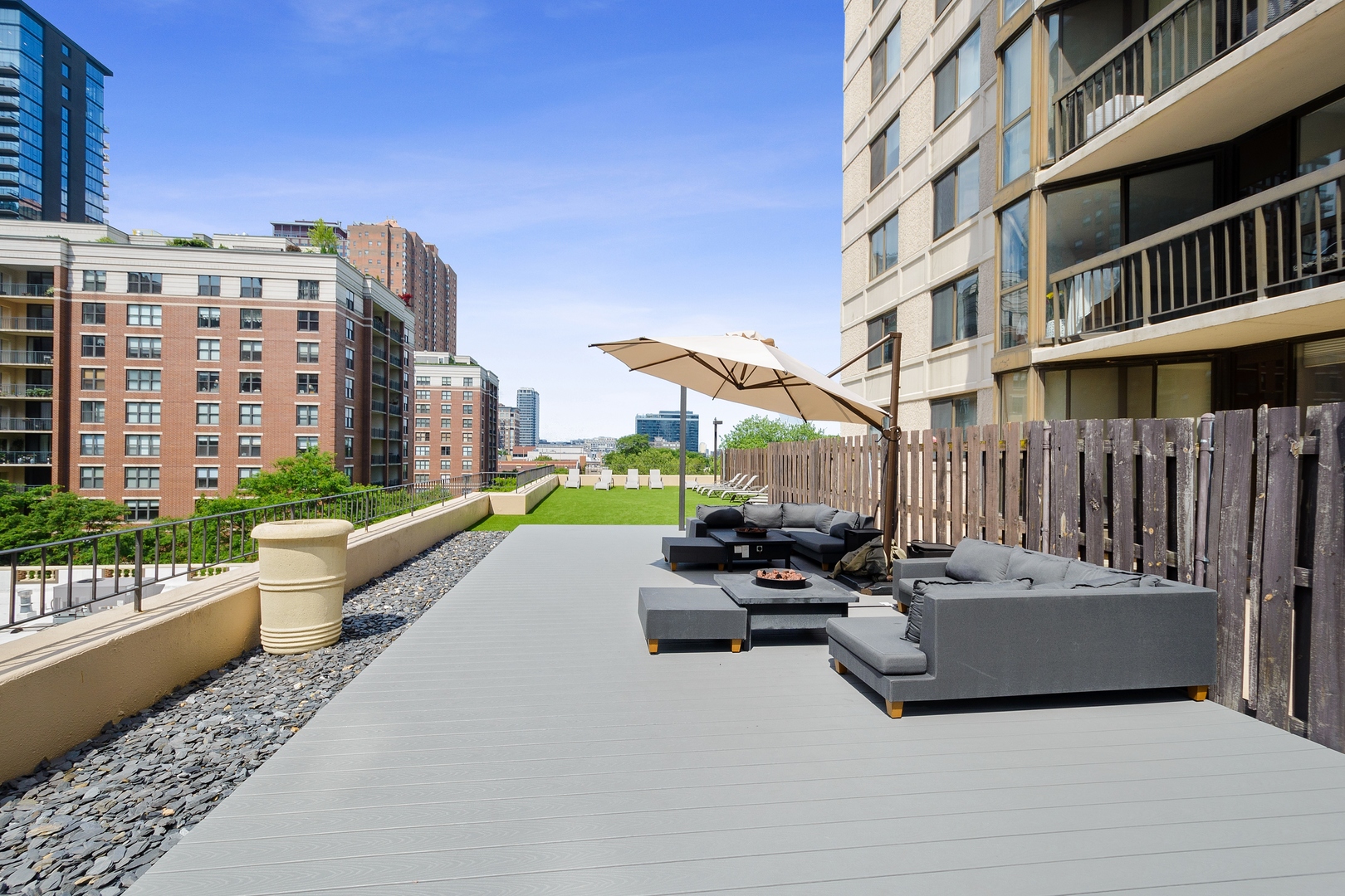 33 West Delaware Place, Unit 19J Chicago, IL 60610 - Photo 15 of 15