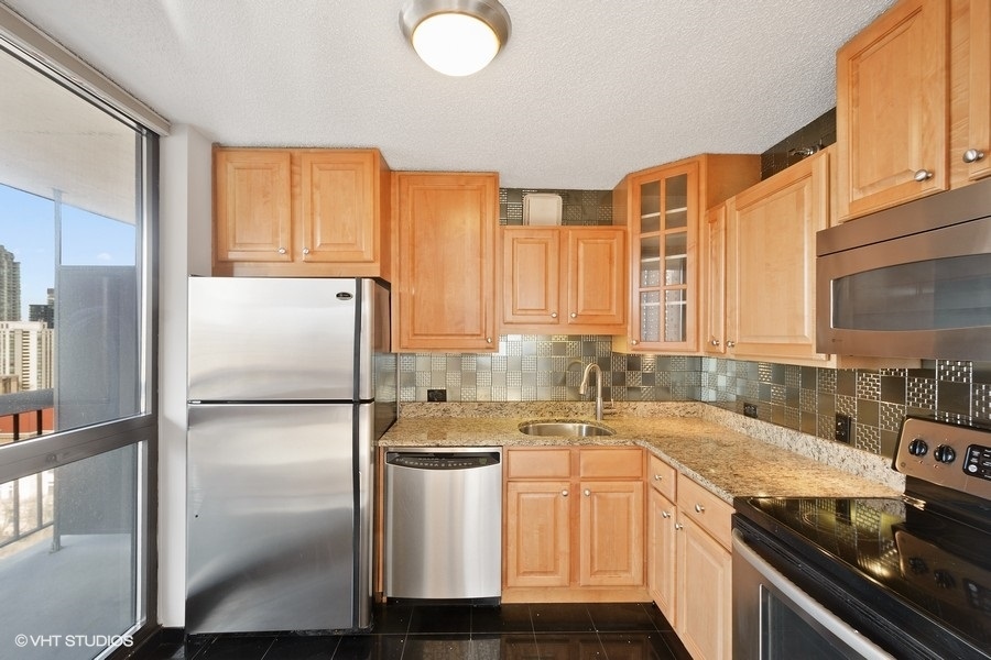 33 West Delaware Place, Unit 19J Chicago, IL 60610 - Photo 7 of 15