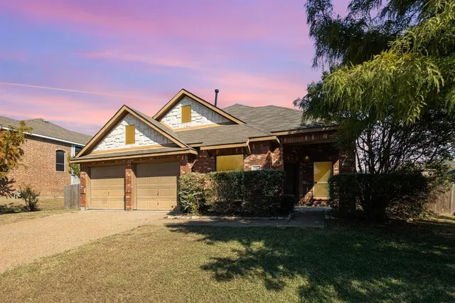 $309,000 | 724 Candle Meadow Boulevard, DeSoto, TX 75115