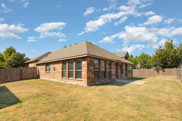 $309,000 | 724 Candle Meadow Boulevard, DeSoto, TX 75115