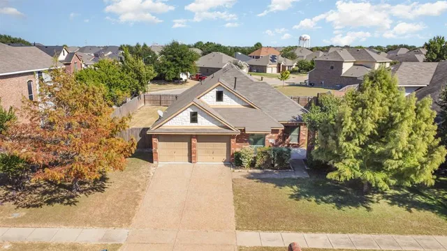 $309,000 | 724 Candle Meadow Boulevard, DeSoto, TX 75115