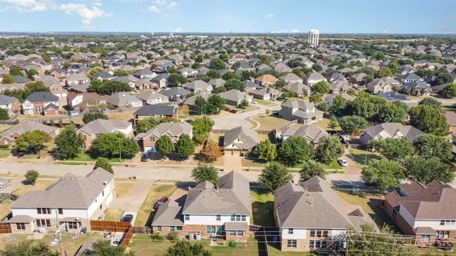 $309,000 | 724 Candle Meadow Boulevard, DeSoto, TX 75115