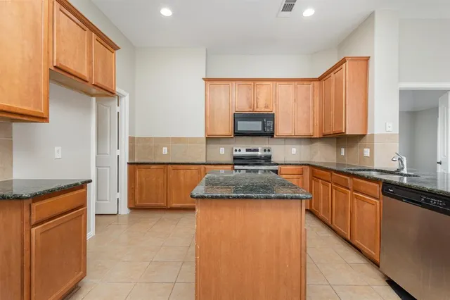 $309,000 | 724 Candle Meadow Boulevard, DeSoto, TX 75115