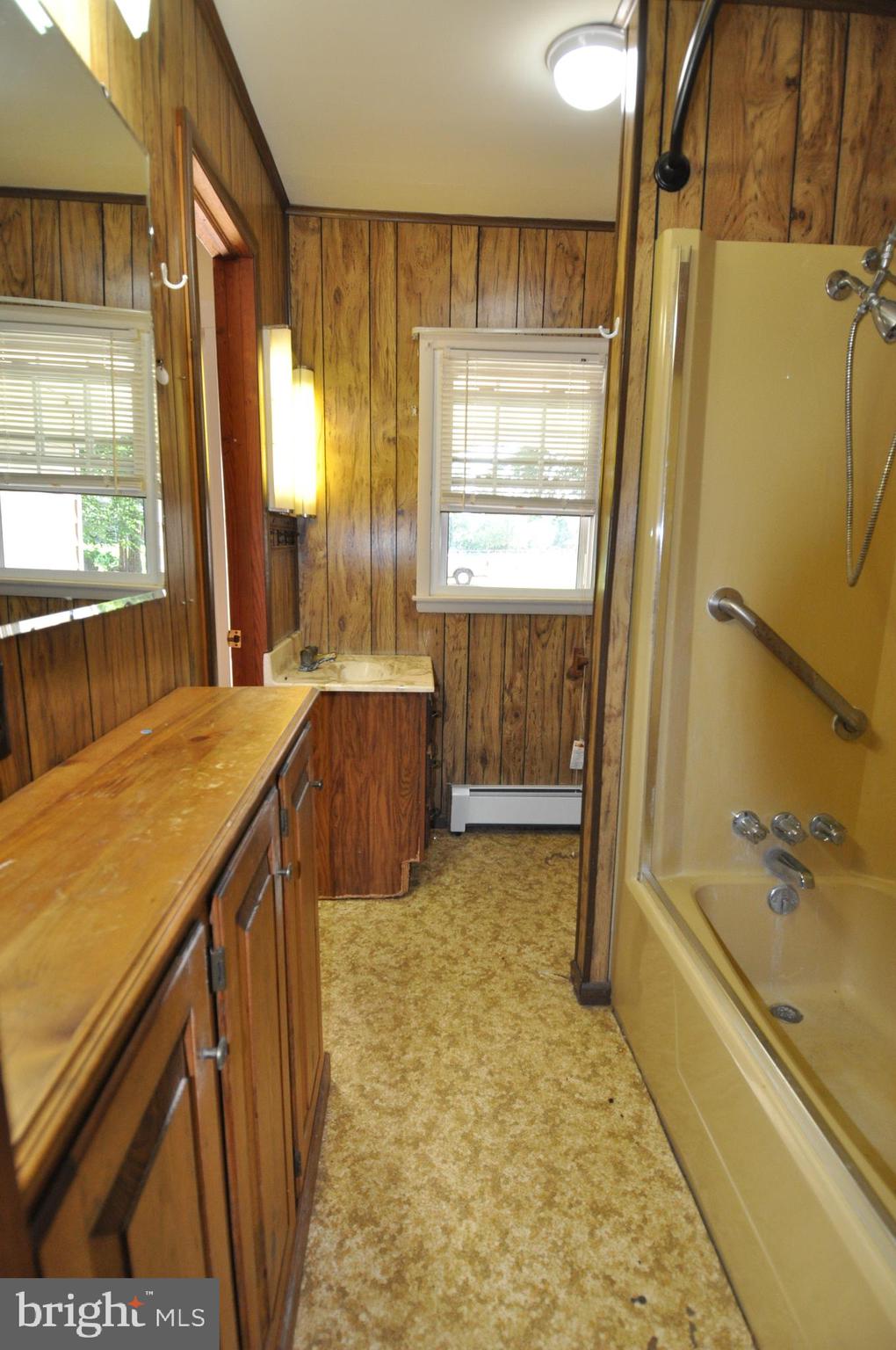 635 Cedar Hall Road Pocomoke City, MD 21851 - Photo 34 of 48 a bathroom with a tub sink and mirror
