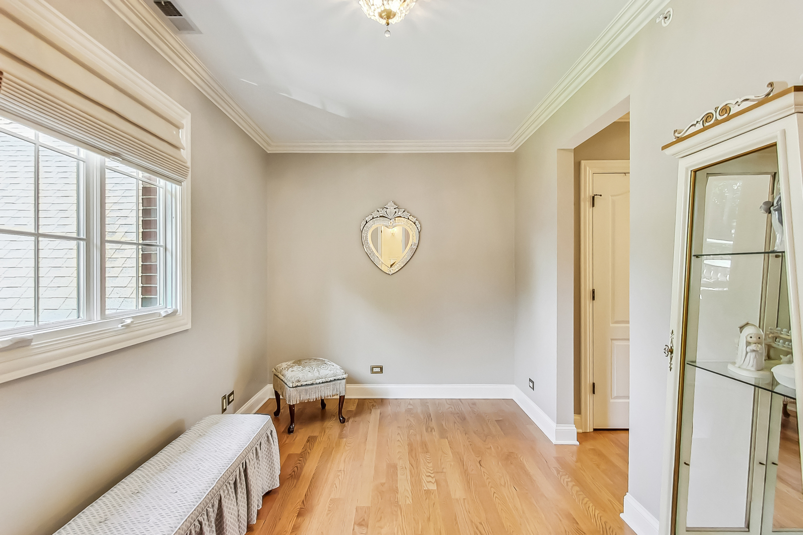 900 North Prospect Avenue Park Ridge, IL 60068 - Photo 19 of 36 a view of a room with wooden floor and window