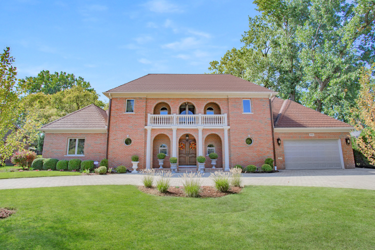 900 North Prospect Avenue Park Ridge, IL 60068 - Photo 2 of 36 a front view of house with yard and green space