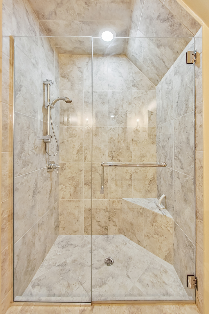 900 North Prospect Avenue Park Ridge, IL 60068 - Photo 26 of 36 a bathroom with a shower