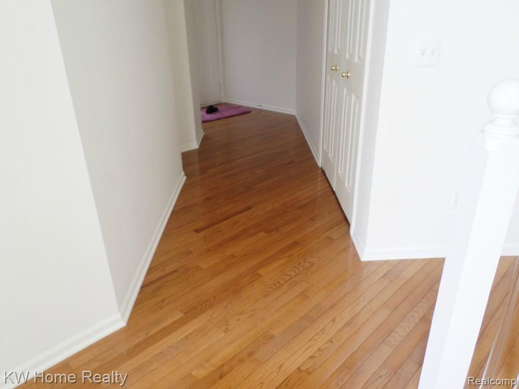 21625 River Ridge Trail Farmington, MI 48335 - Photo 3 of 9 foyer.jpg